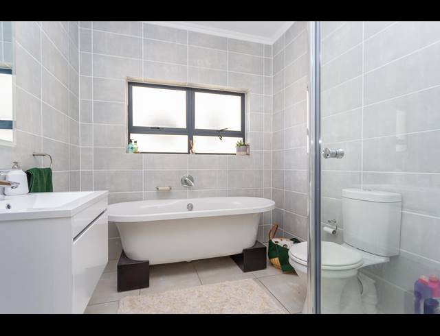 2 BEDROOM APARTMENT FOR SALE IN RICHWOOD